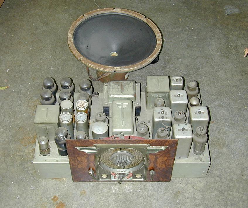 Midwest Model DD-18 (18-36) Console Radio (1936)